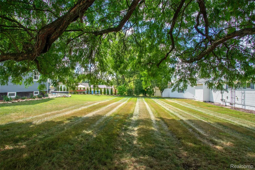 335 Oriole Street Lapeer City, MI 48446