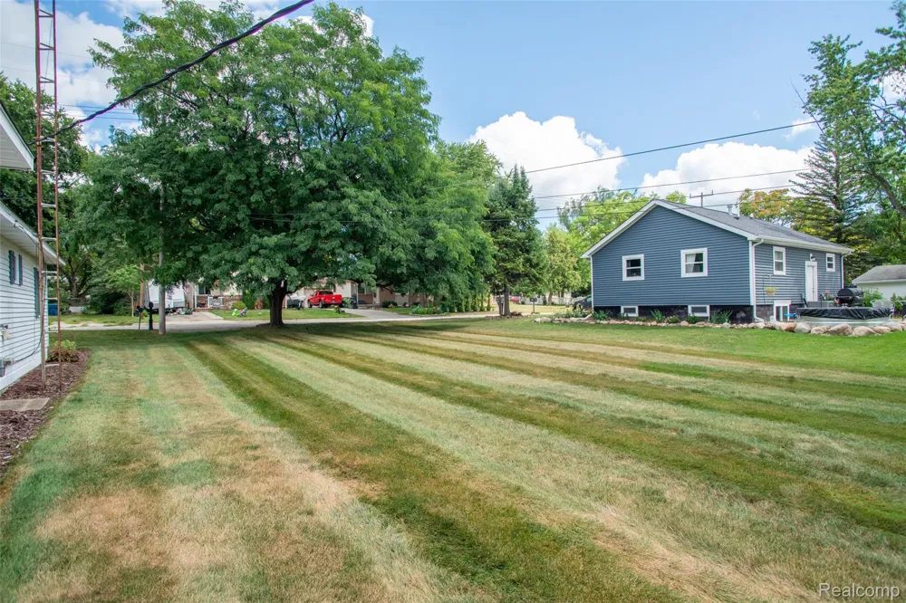 335 Oriole Street Lapeer City, MI 48446