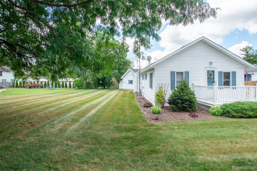335 Oriole Street Lapeer City, MI 48446