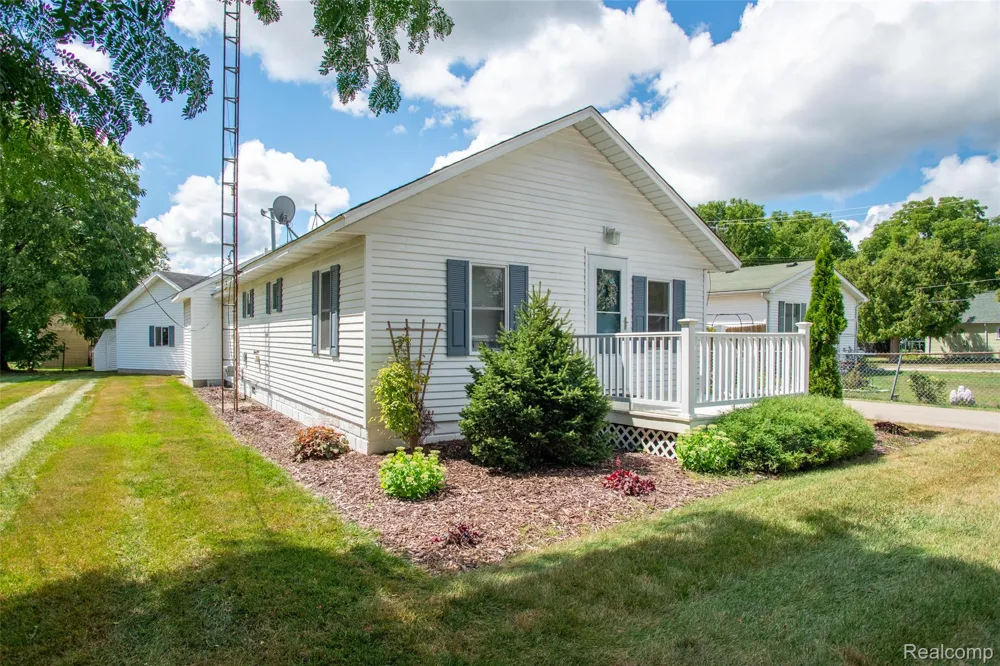 335 Oriole Street Lapeer City, MI 48446