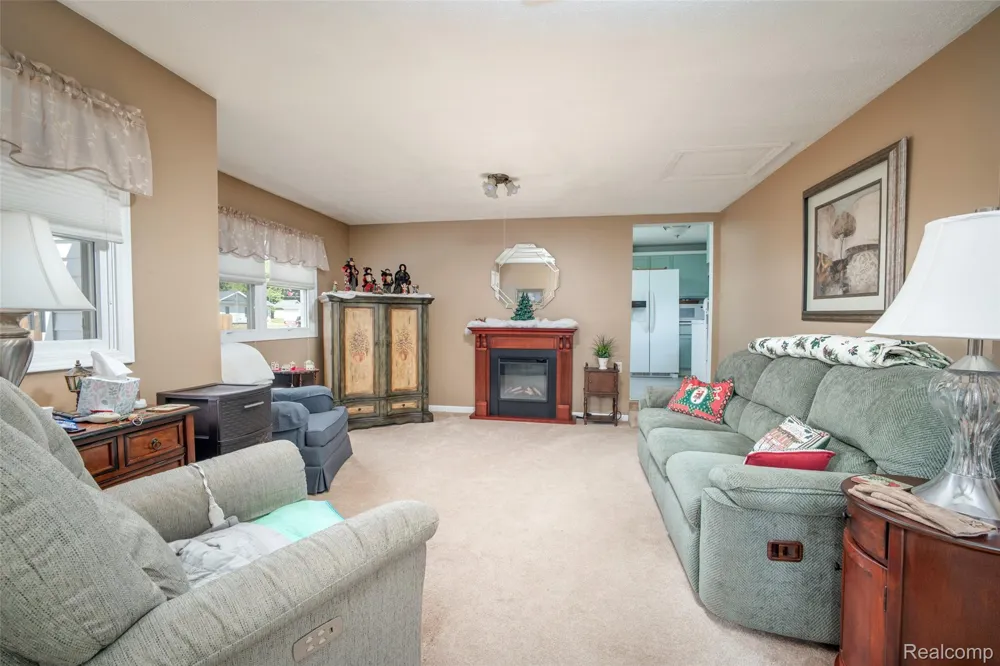 335 Oriole Street Lapeer City, MI 48446