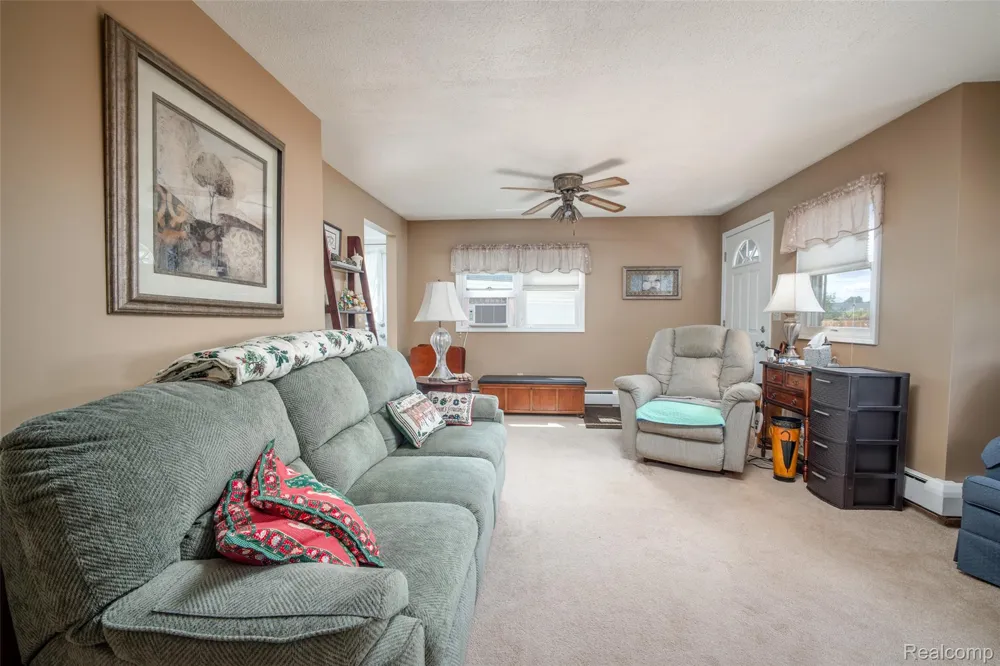 335 Oriole Street Lapeer City, MI 48446