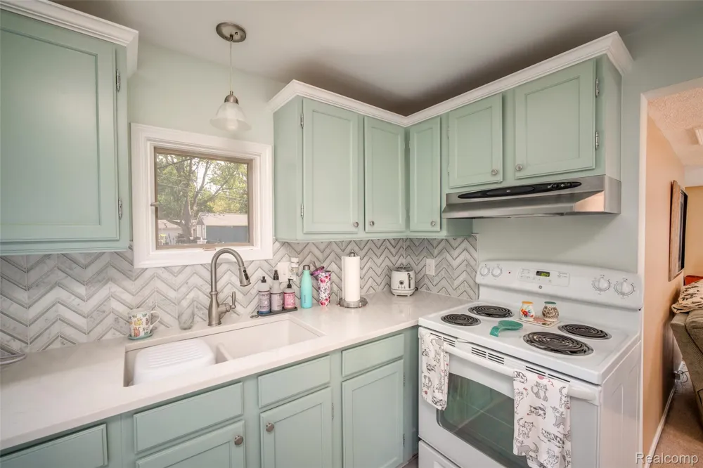 335 Oriole Street Lapeer City, MI 48446