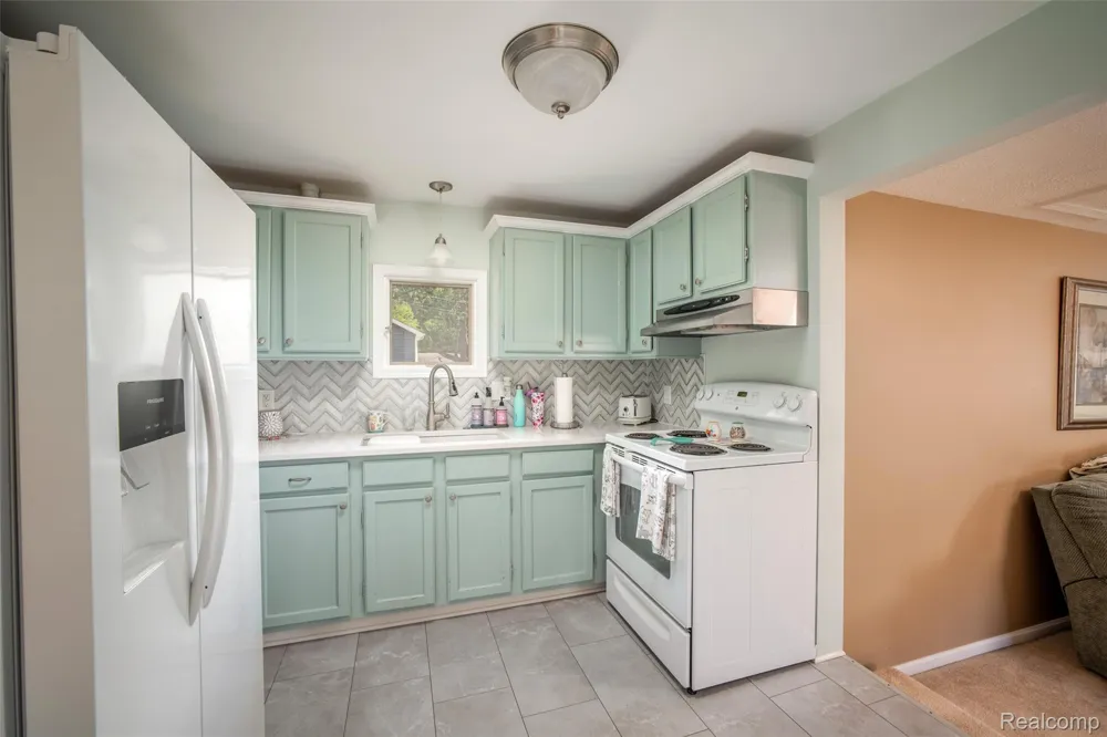 335 Oriole Street Lapeer City, MI 48446