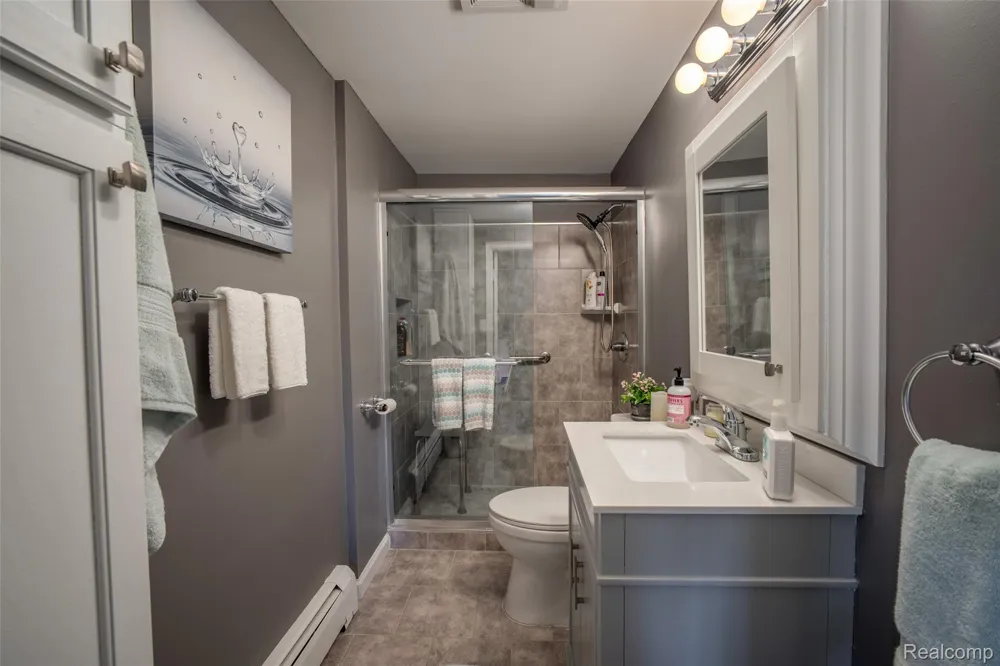 335 Oriole Street Lapeer City, MI 48446