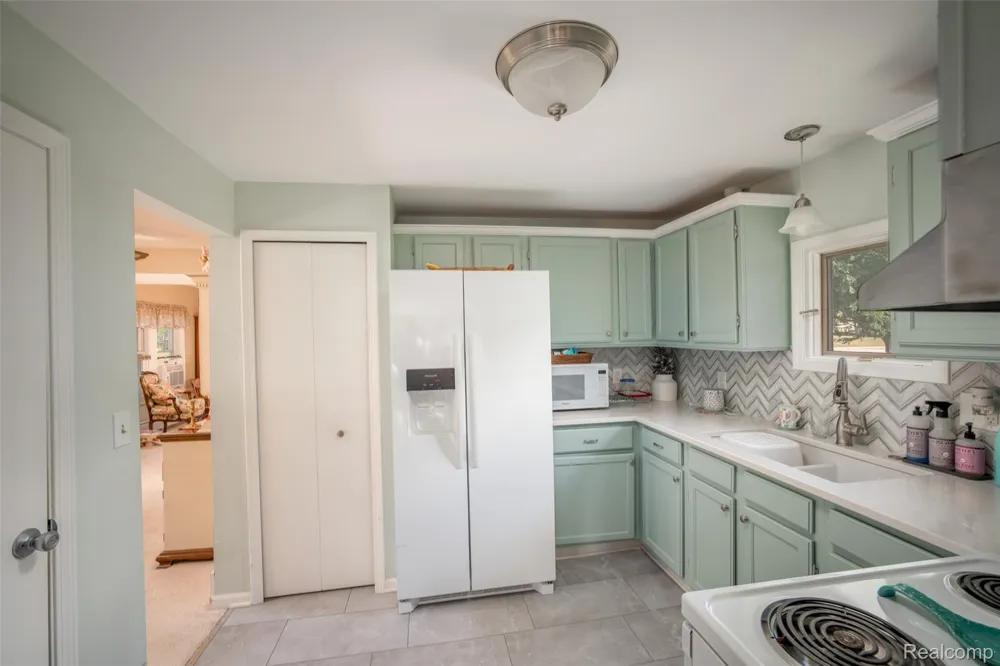 335 Oriole Street Lapeer City, MI 48446