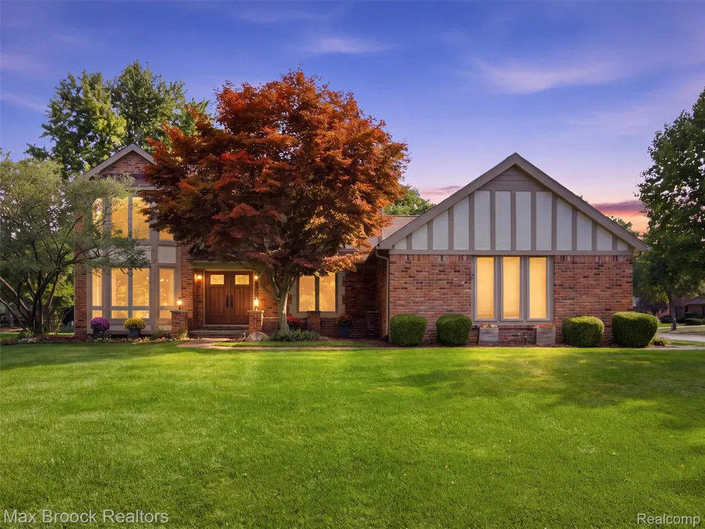 1664 White Birch Court Troy City, MI 48098