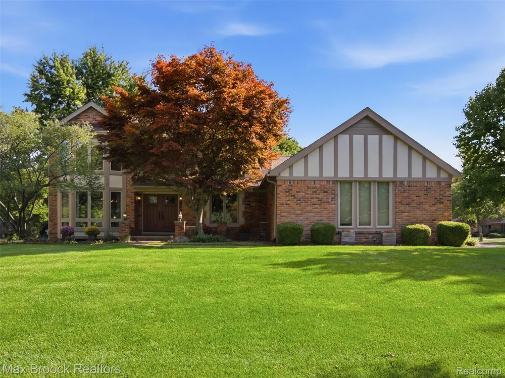 1664 White Birch Court Troy City, MI 48098