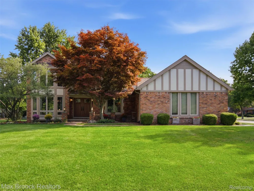 1664 White Birch Court Troy City, MI 48098