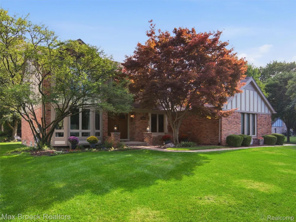 1664 White Birch Court Troy City, MI 48098
