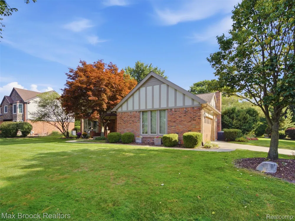 1664 White Birch Court Troy City, MI 48098