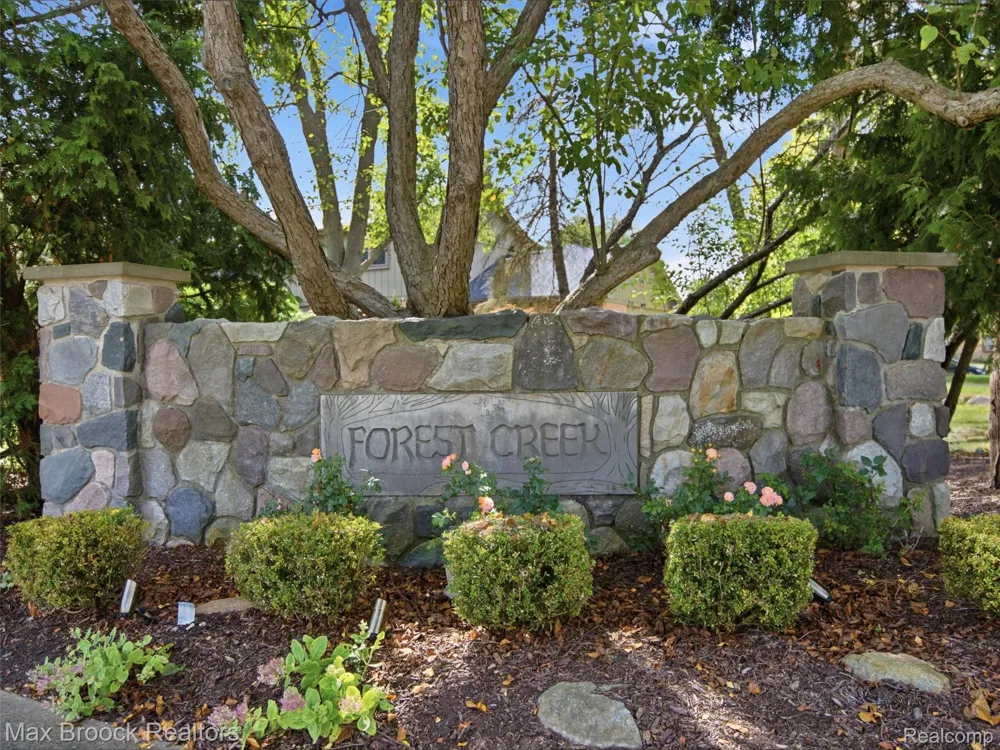 1664 White Birch Court Troy City, MI 48098