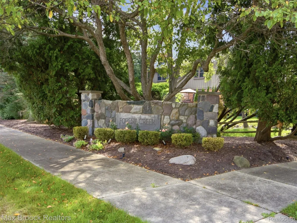 1664 White Birch Court Troy City, MI 48098