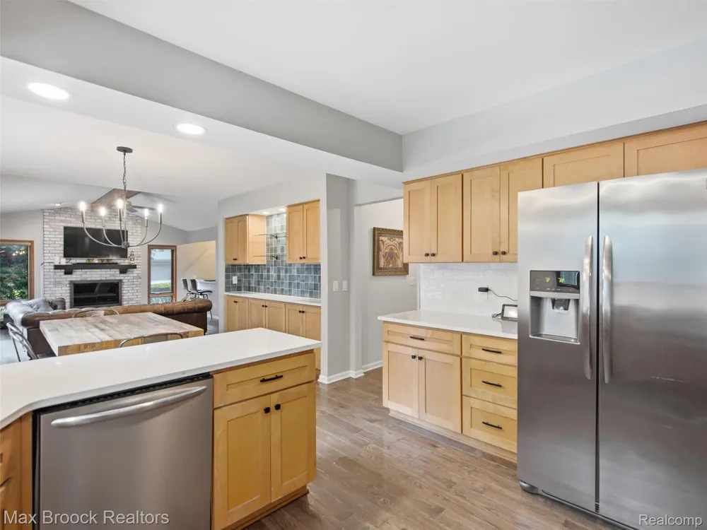 1664 White Birch Court Troy City, MI 48098