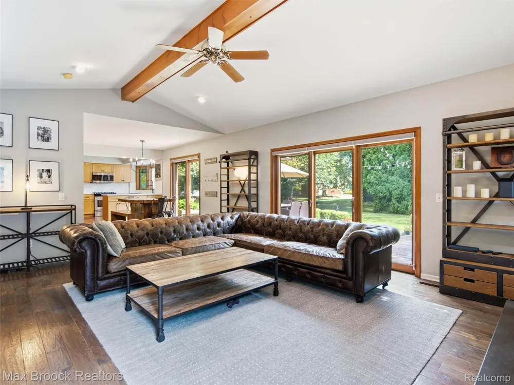 1664 White Birch Court Troy City, MI 48098