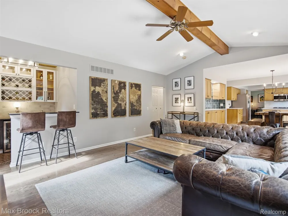 1664 White Birch Court Troy City, MI 48098
