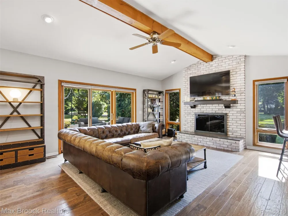 1664 White Birch Court Troy City, MI 48098