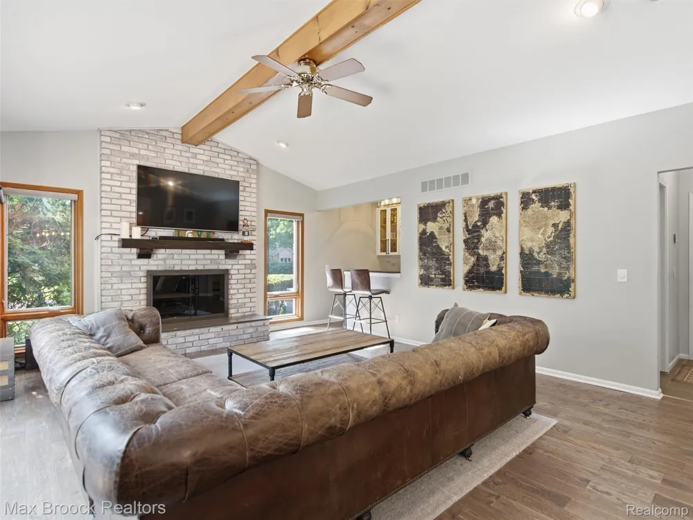 1664 White Birch Court Troy City, MI 48098