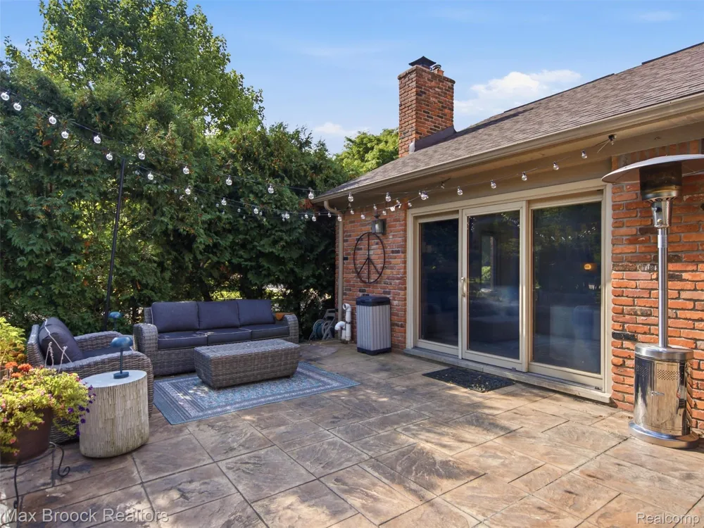 1664 White Birch Court Troy City, MI 48098