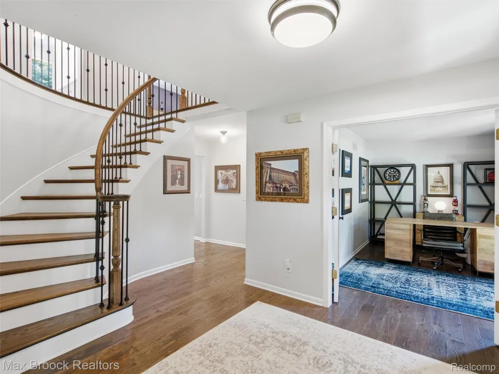 1664 White Birch Court Troy City, MI 48098