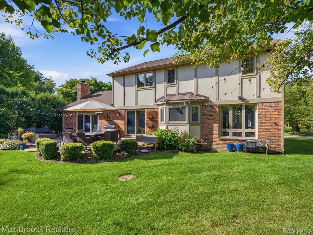 1664 White Birch Court Troy City, MI 48098