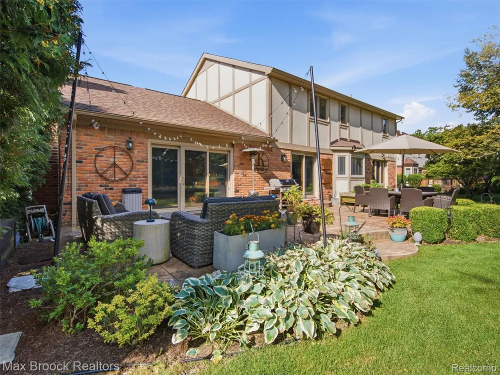 1664 White Birch Court Troy City, MI 48098
