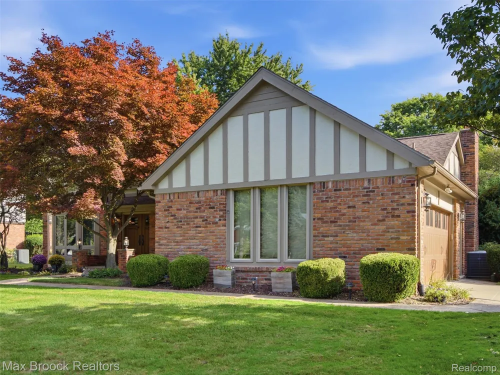 1664 White Birch Court Troy City, MI 48098