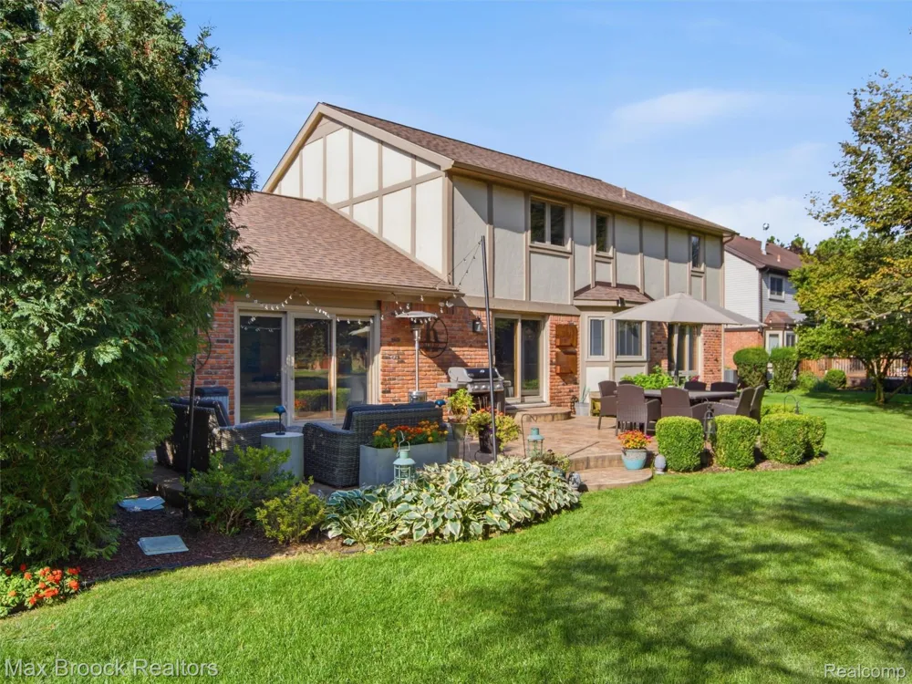 1664 White Birch Court Troy City, MI 48098