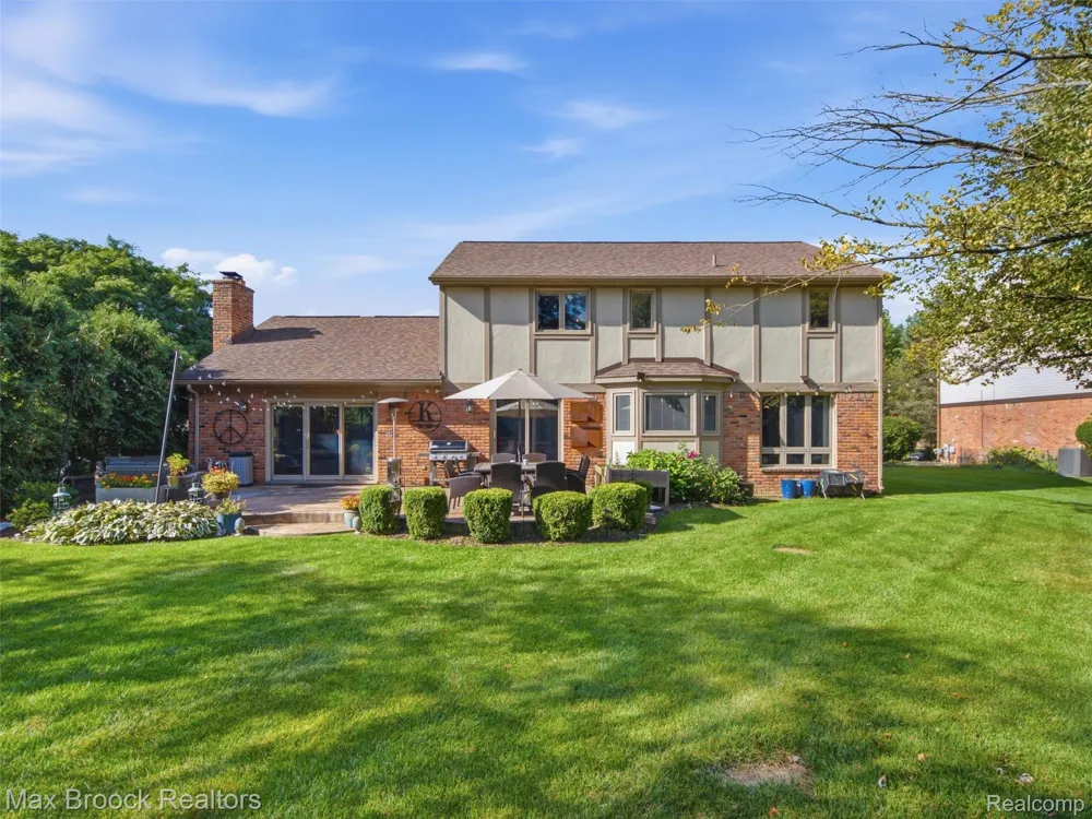 1664 White Birch Court Troy City, MI 48098