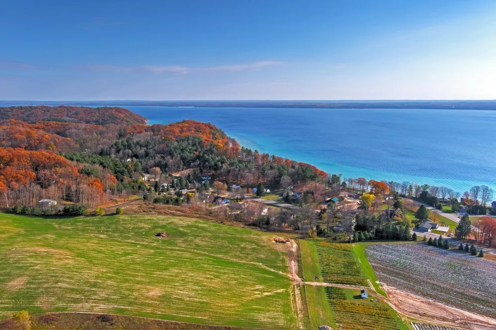10555 Center Road Peninsula Township, MI 49686