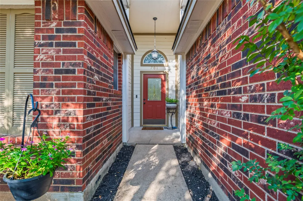 701 Sparkling Brook Lane Leander, TX 78641