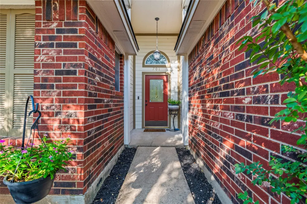 701 Sparkling Brook Lane Leander, TX 78641