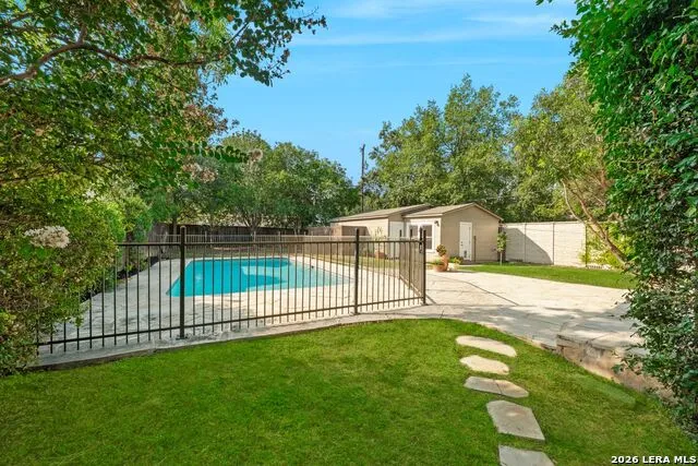 710 Wiltshire Terrell Hills, TX 78209