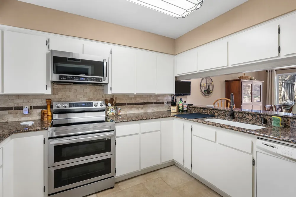 2781 Fairway Park Street Grand Prairie, TX 75050