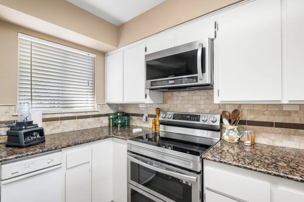 2781 Fairway Park Street Grand Prairie, TX 75050