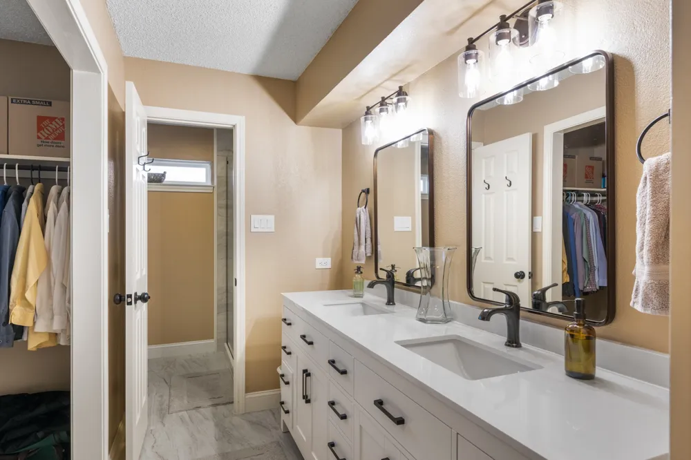 2781 Fairway Park Street Grand Prairie, TX 75050