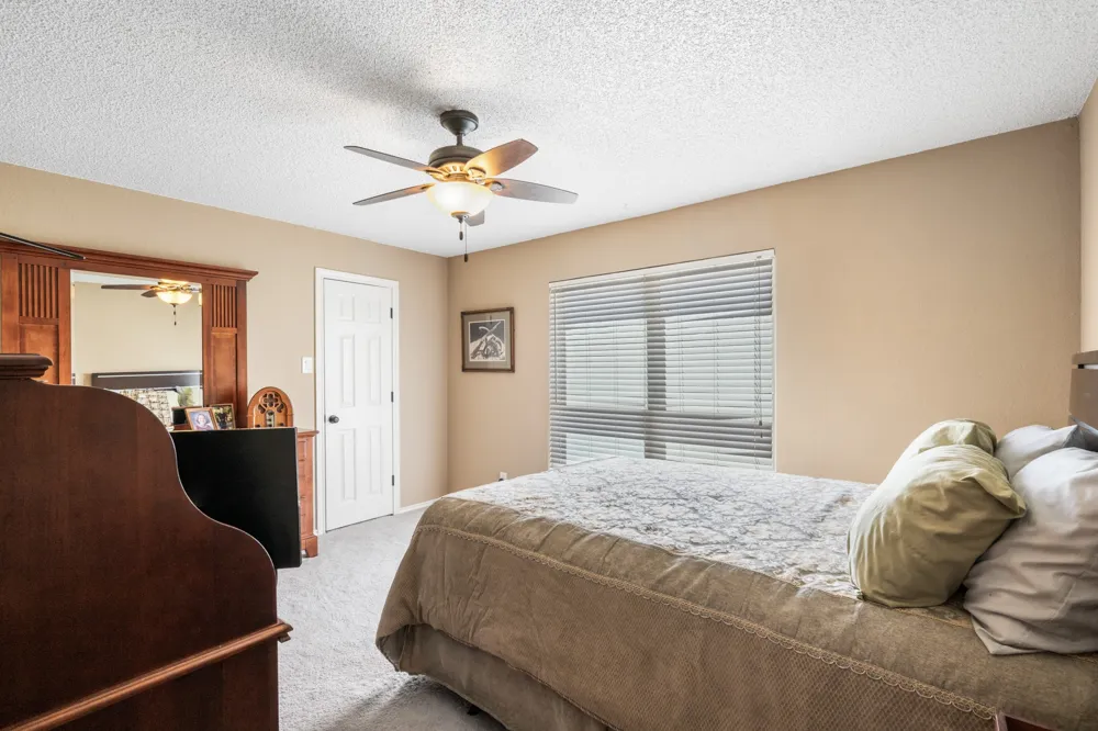 2781 Fairway Park Street Grand Prairie, TX 75050
