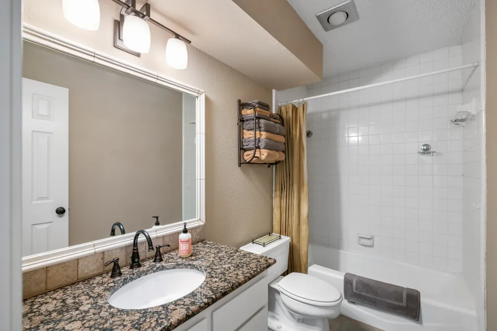2781 Fairway Park Street Grand Prairie, TX 75050