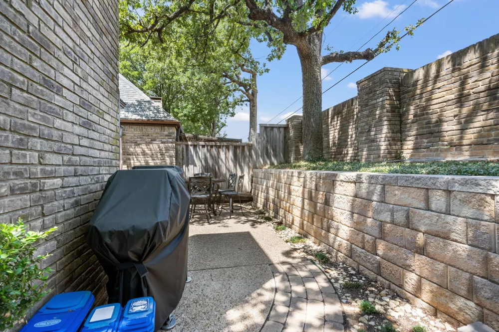 2781 Fairway Park Street Grand Prairie, TX 75050