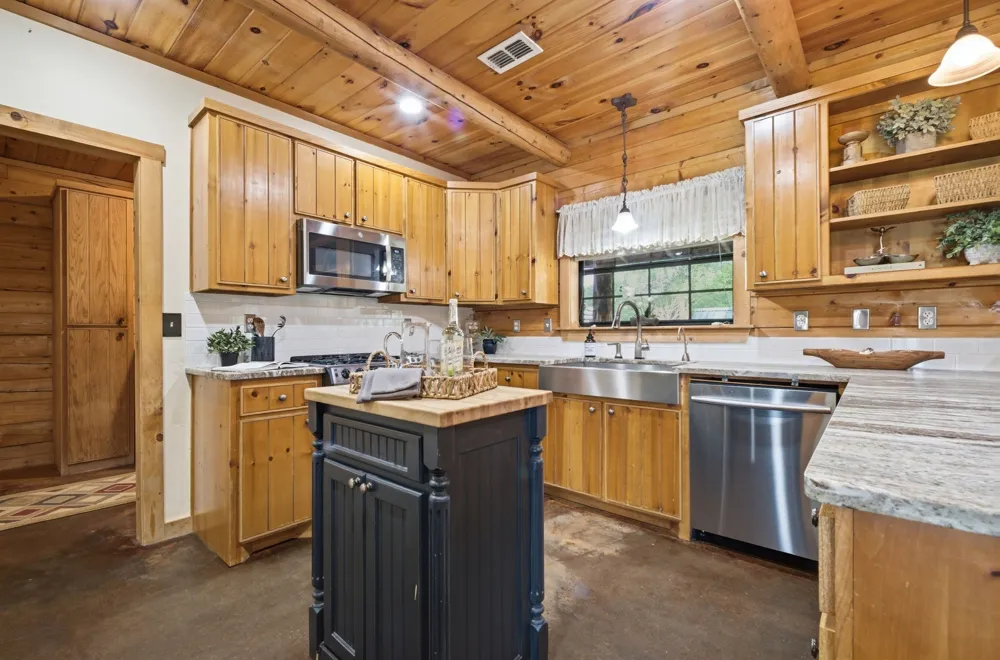 465 Emberson Ranch Road Pilot Point, TX 76258