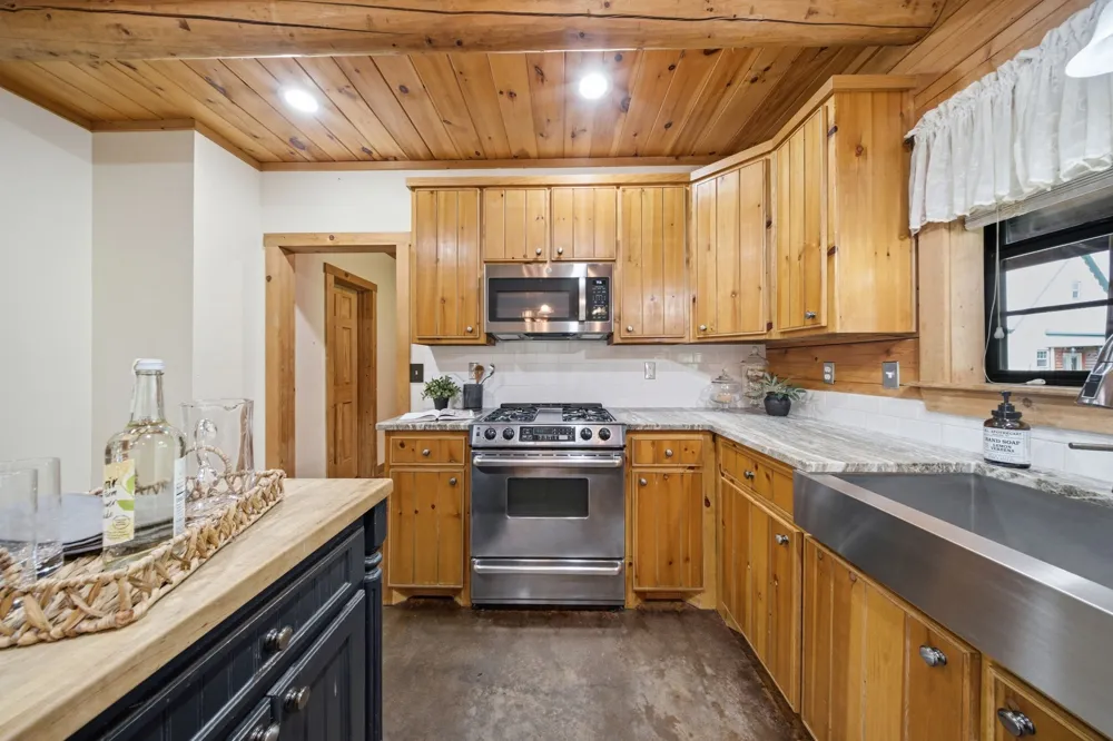 465 Emberson Ranch Road Pilot Point, TX 76258