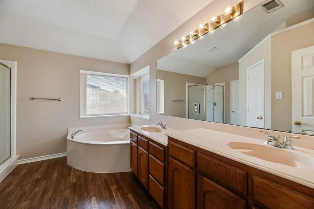 1557 Aberdeen Drive Lancaster, TX 75134