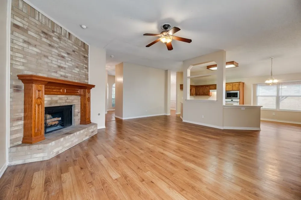 1557 Aberdeen Drive Lancaster, TX 75134