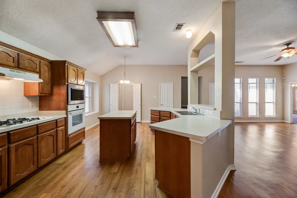 1557 Aberdeen Drive Lancaster, TX 75134