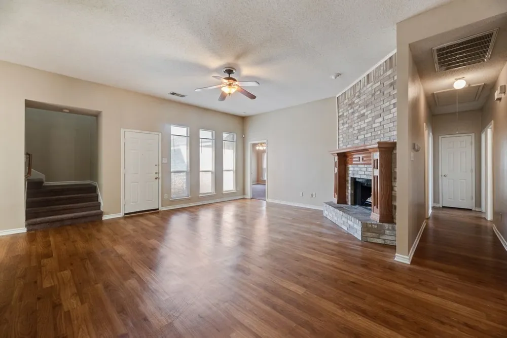 1557 Aberdeen Drive Lancaster, TX 75134