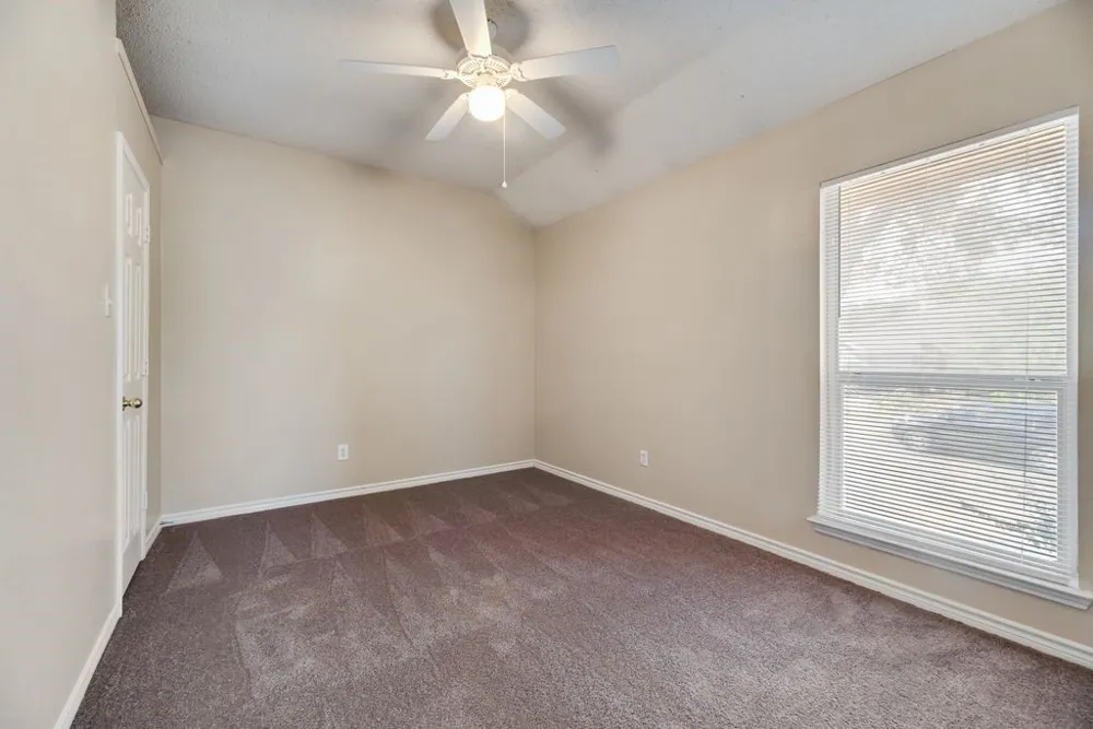 1557 Aberdeen Drive Lancaster, TX 75134