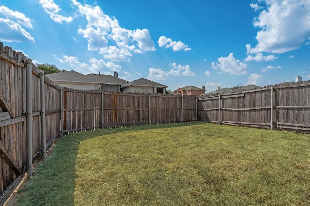1557 Aberdeen Drive Lancaster, TX 75134