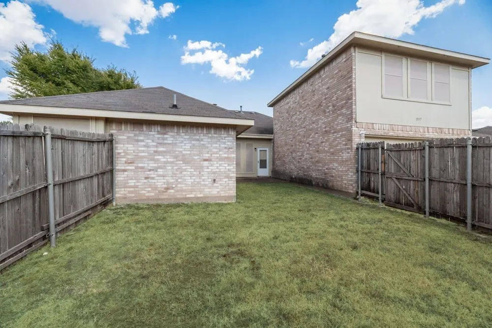 1557 Aberdeen Drive Lancaster, TX 75134