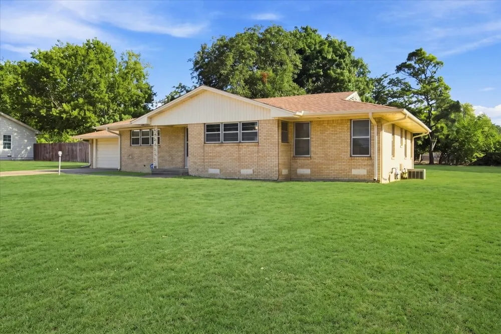 1713 E Mildred Street Sherman, TX 75090