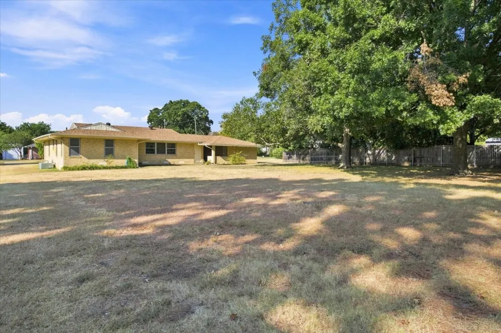 1713 E Mildred Street Sherman, TX 75090